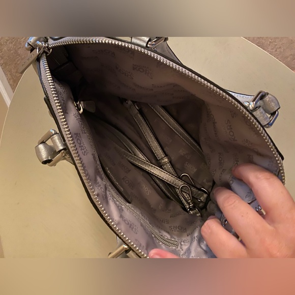 Michael Kors silver handbag - Picture 2 of 3